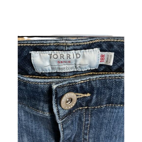 Torrid Jeans Girlfriend Women's Size 18R Blue Medium Wash Raw Notched Hem Crop - Picture 2 of 11
